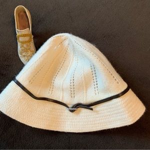 BANANA REPUBLIC crème color rayon, wool blend ladies knit bucket hat NWT